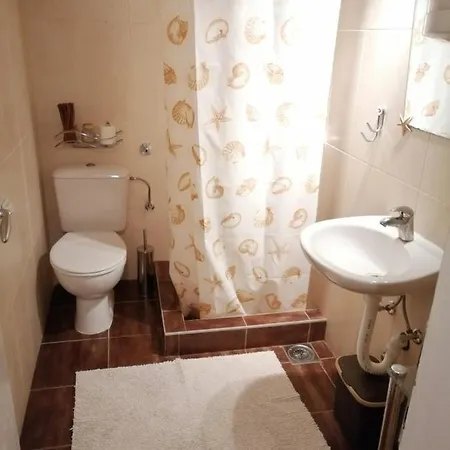 Garden Apartment *