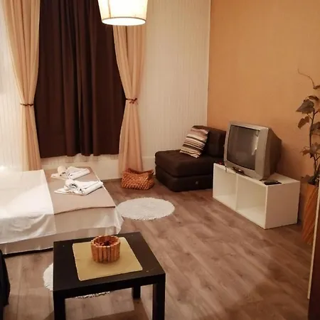 Garden Apartment *